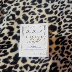 Too Faced Diamond Light Highlighter